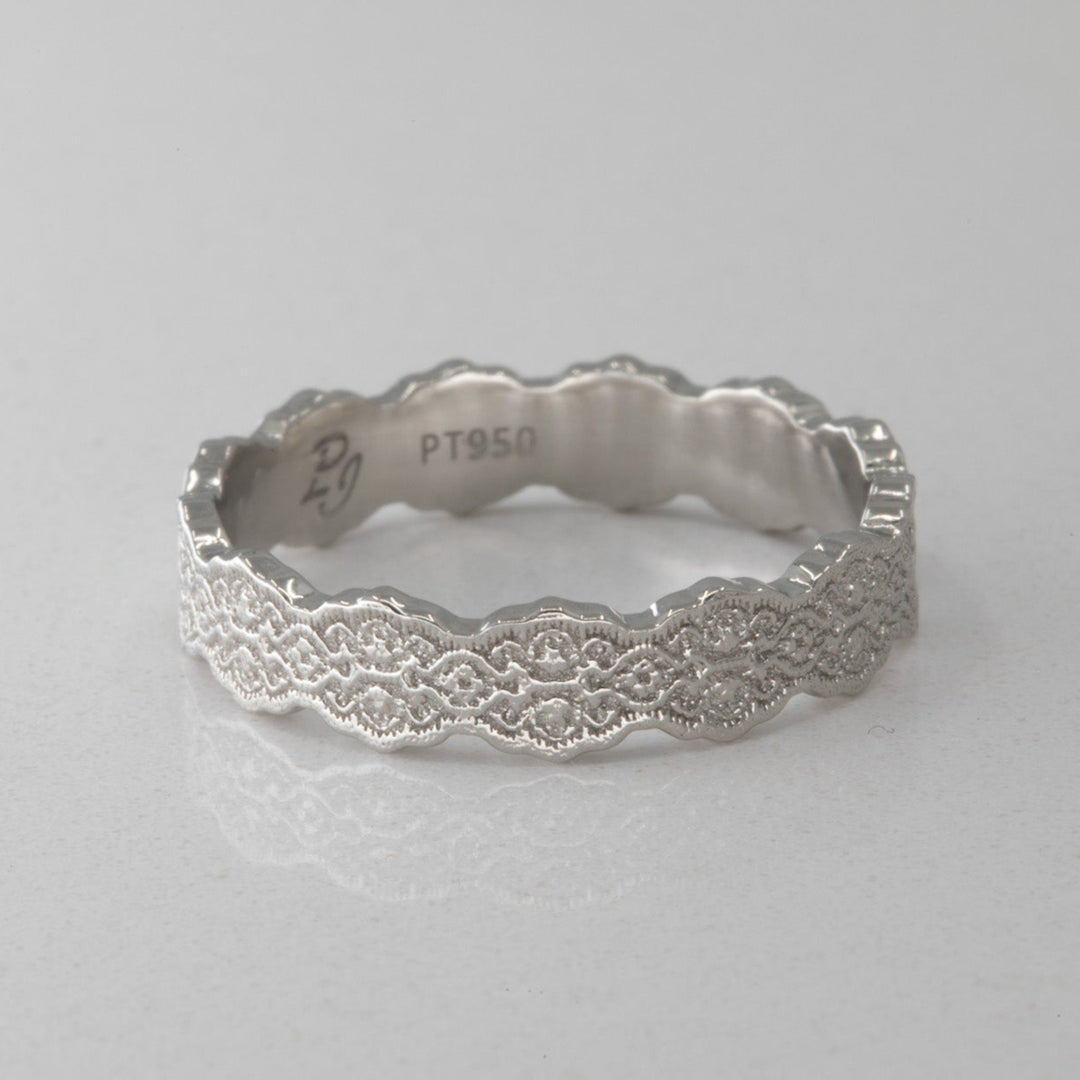 Aria Lace Wedding Ring in Platinum