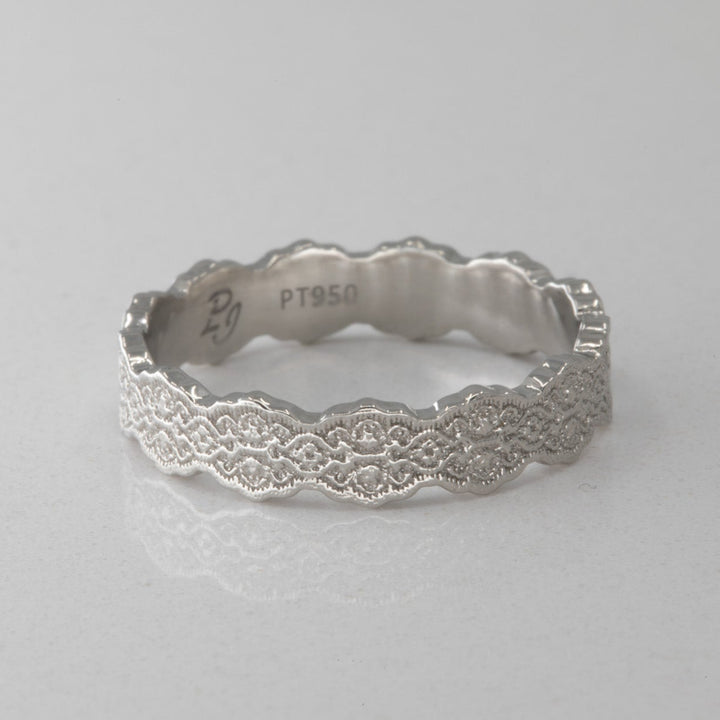 Aria Lace Wedding Ring in Platinum