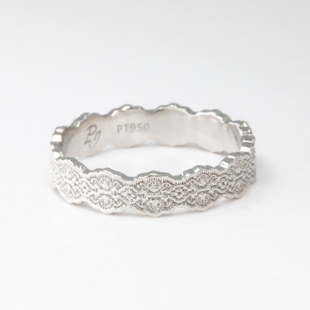 Aria Lace Wedding Ring in Platinum