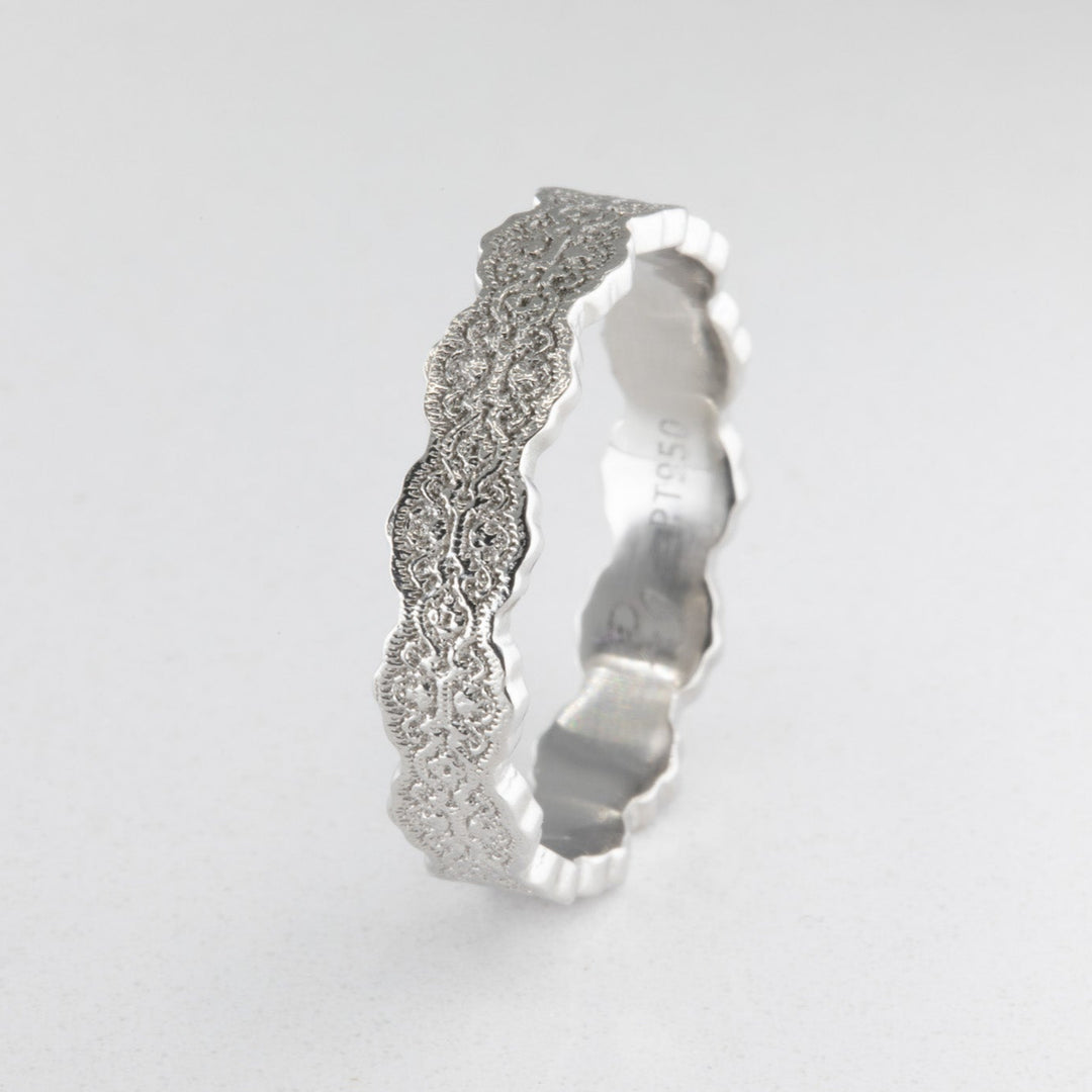 Aria Lace Wedding Ring in Platinum