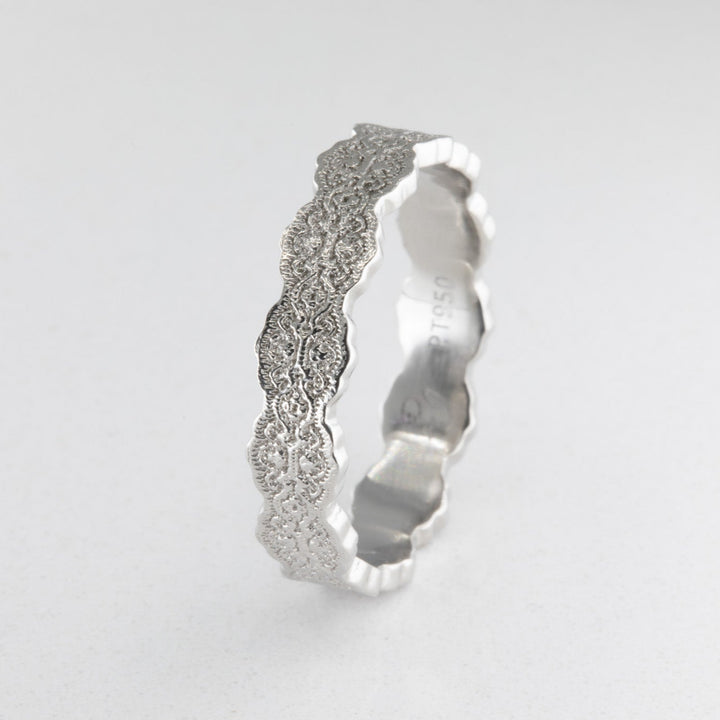 Aria Lace Wedding Ring in Platinum