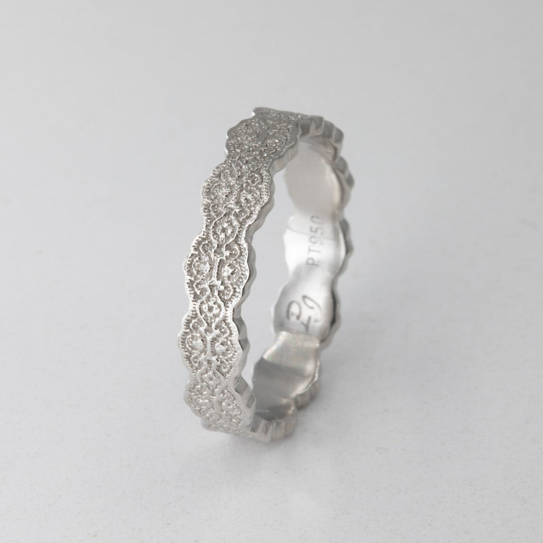 Aria Lace Wedding Ring in Platinum