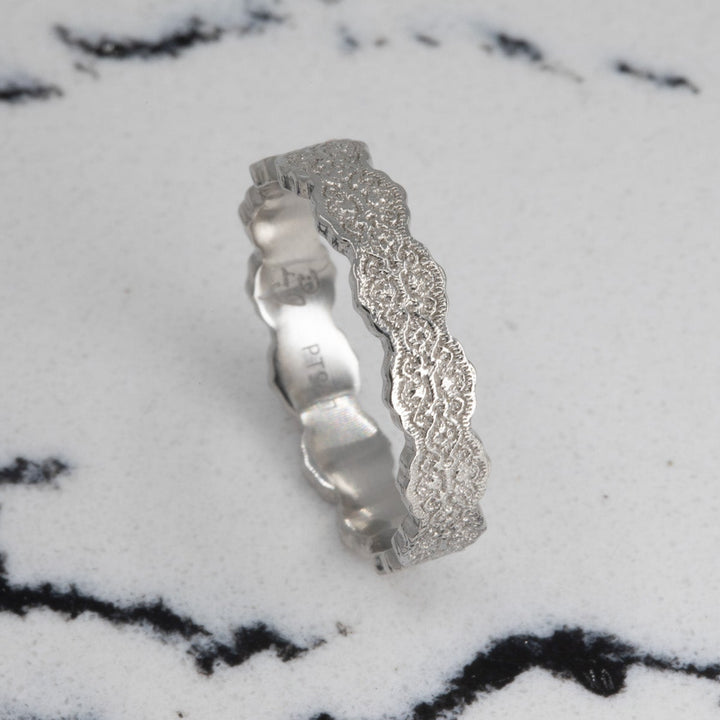 Aria Lace Wedding Ring in Platinum