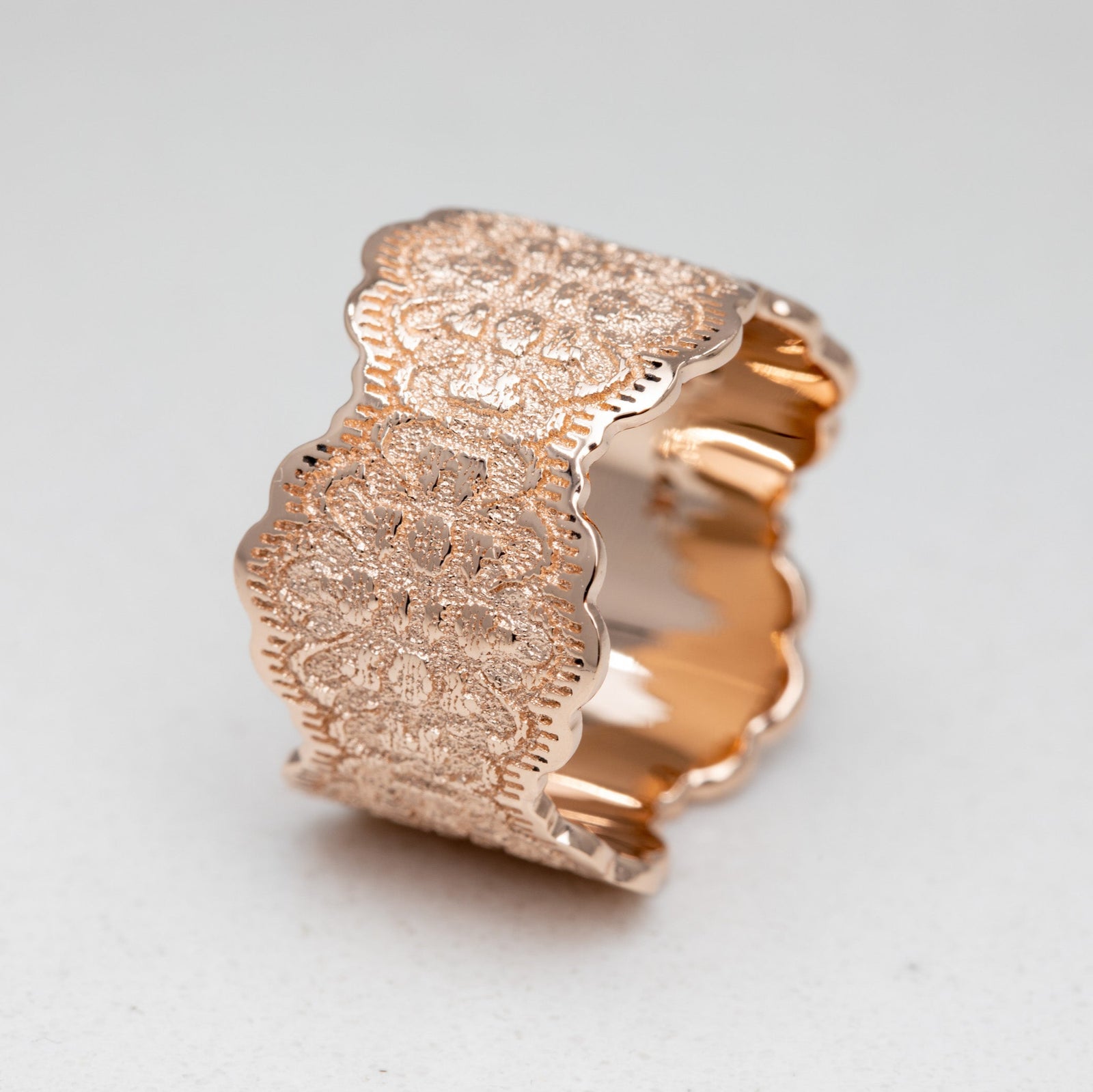 Kaia Lace Wedding Ring in 14K Yellow Gold – view 2