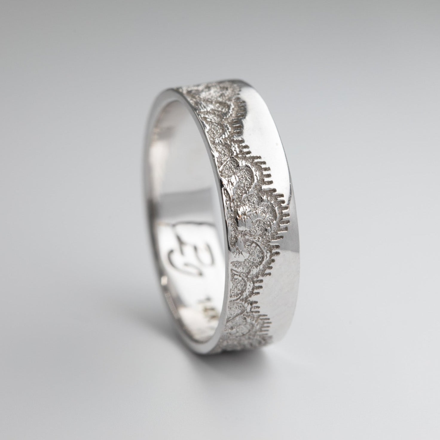 Esti Lace Classic Wedding Ring in 14K Yellow Gold – view 6