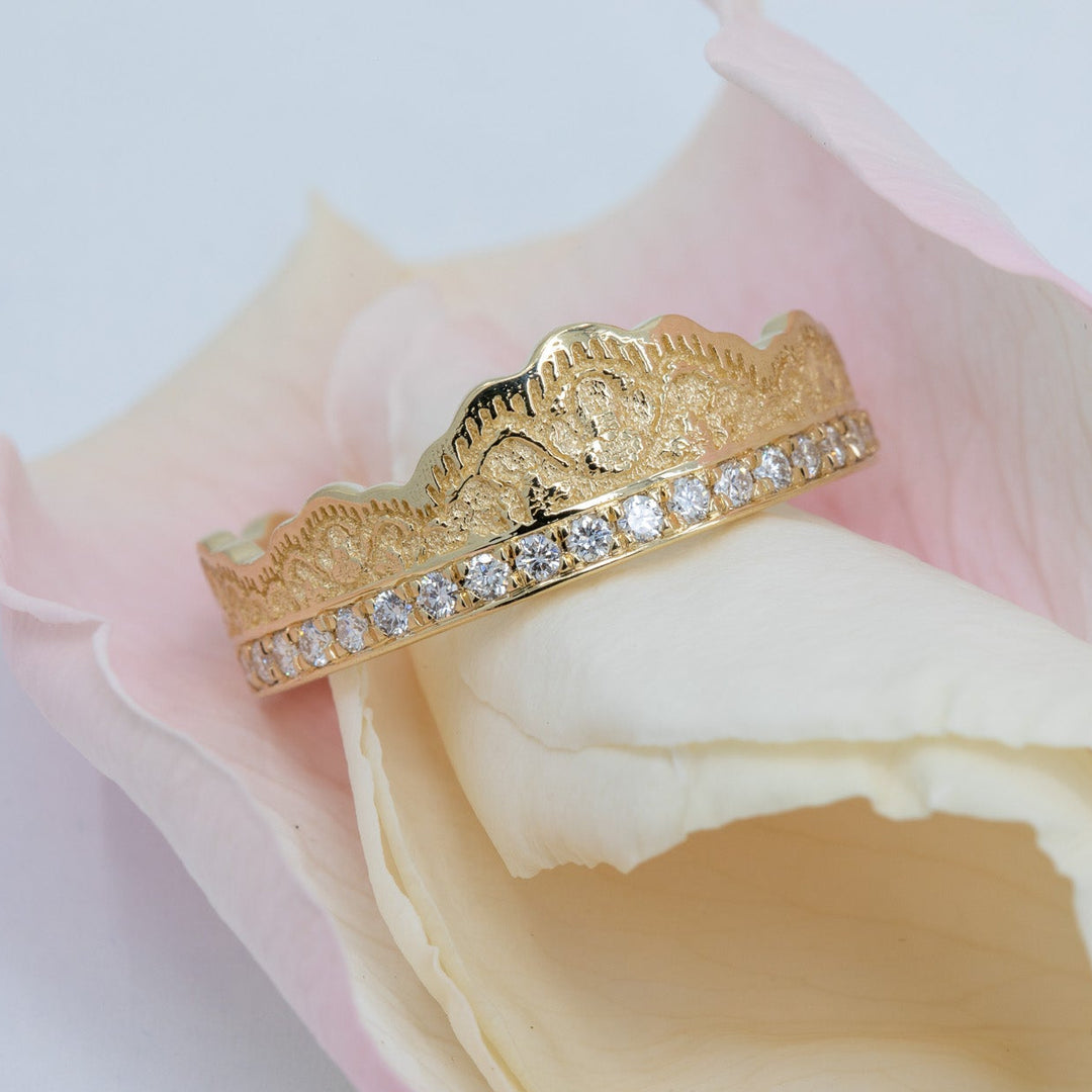 Aarti Lace Crown Wedding Ring with Diamonds