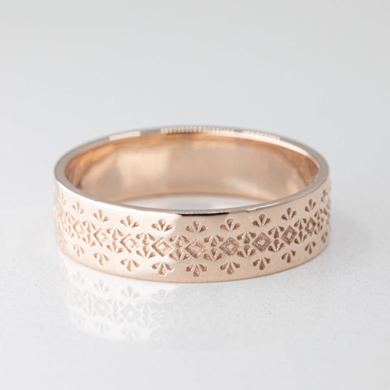 Soren Men's Wedding Band in 14K Yellow Gold