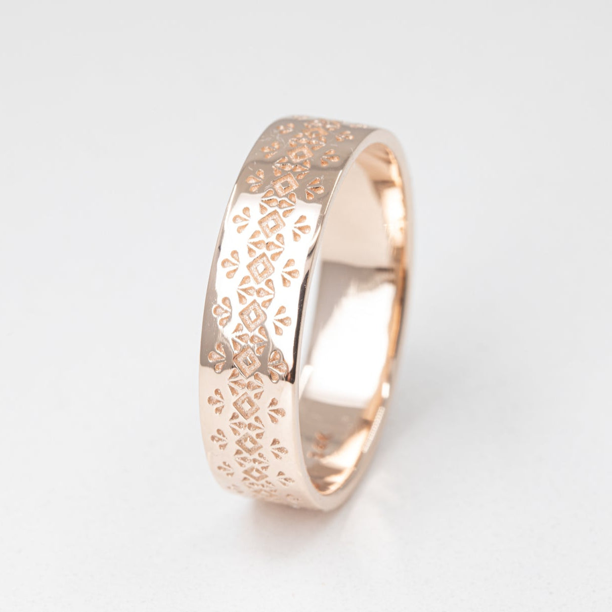 Soren Men's Wedding Band in 14K Yellow Gold – view 2