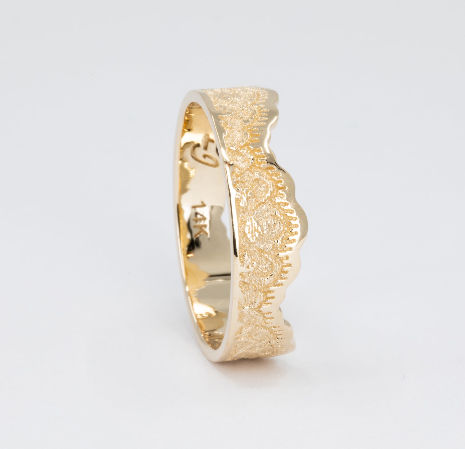 Aksana Lace Crown Wedding Ring in 14K Yellow Gold – view 2