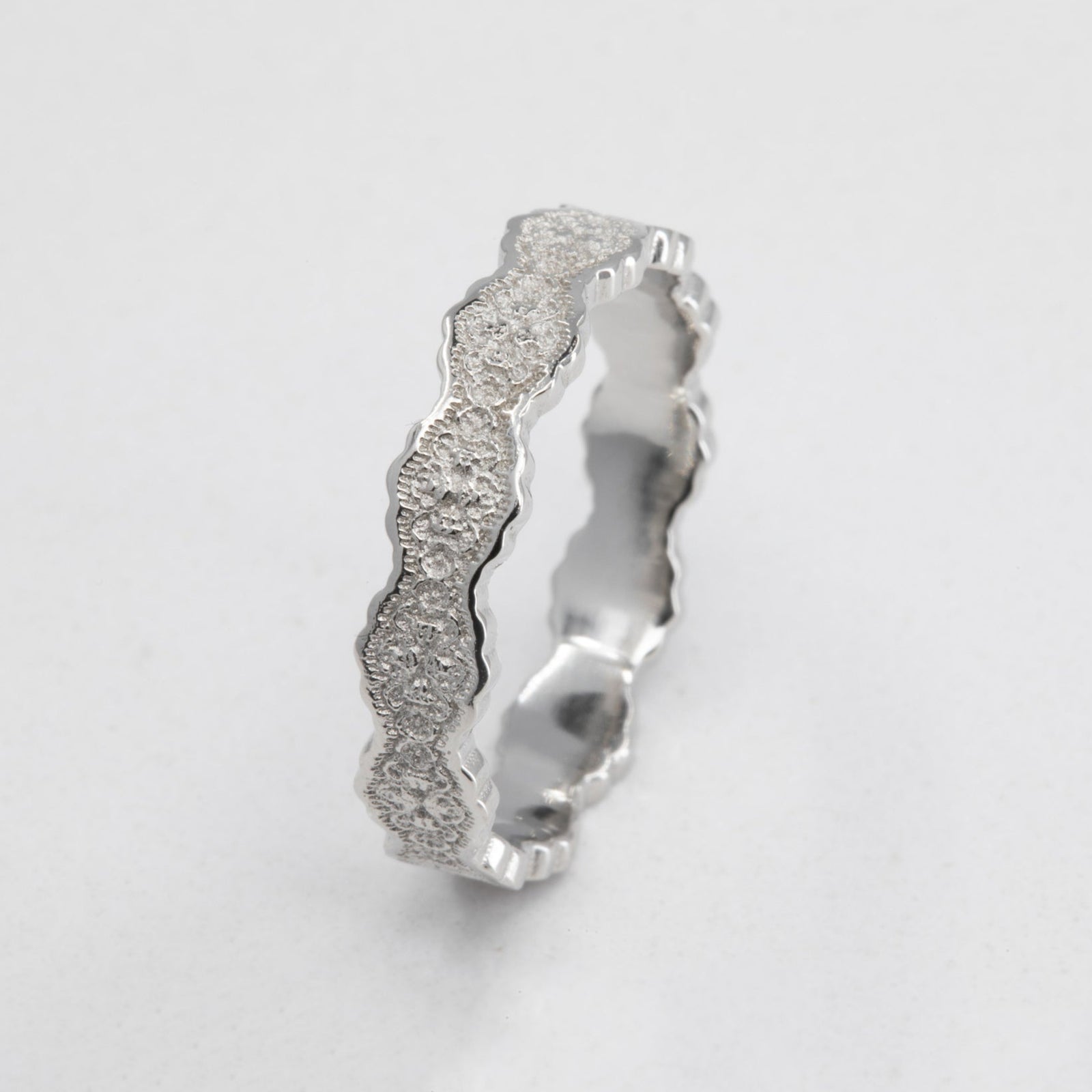 Eden Lace Wedding Ring in Platinum – view 3