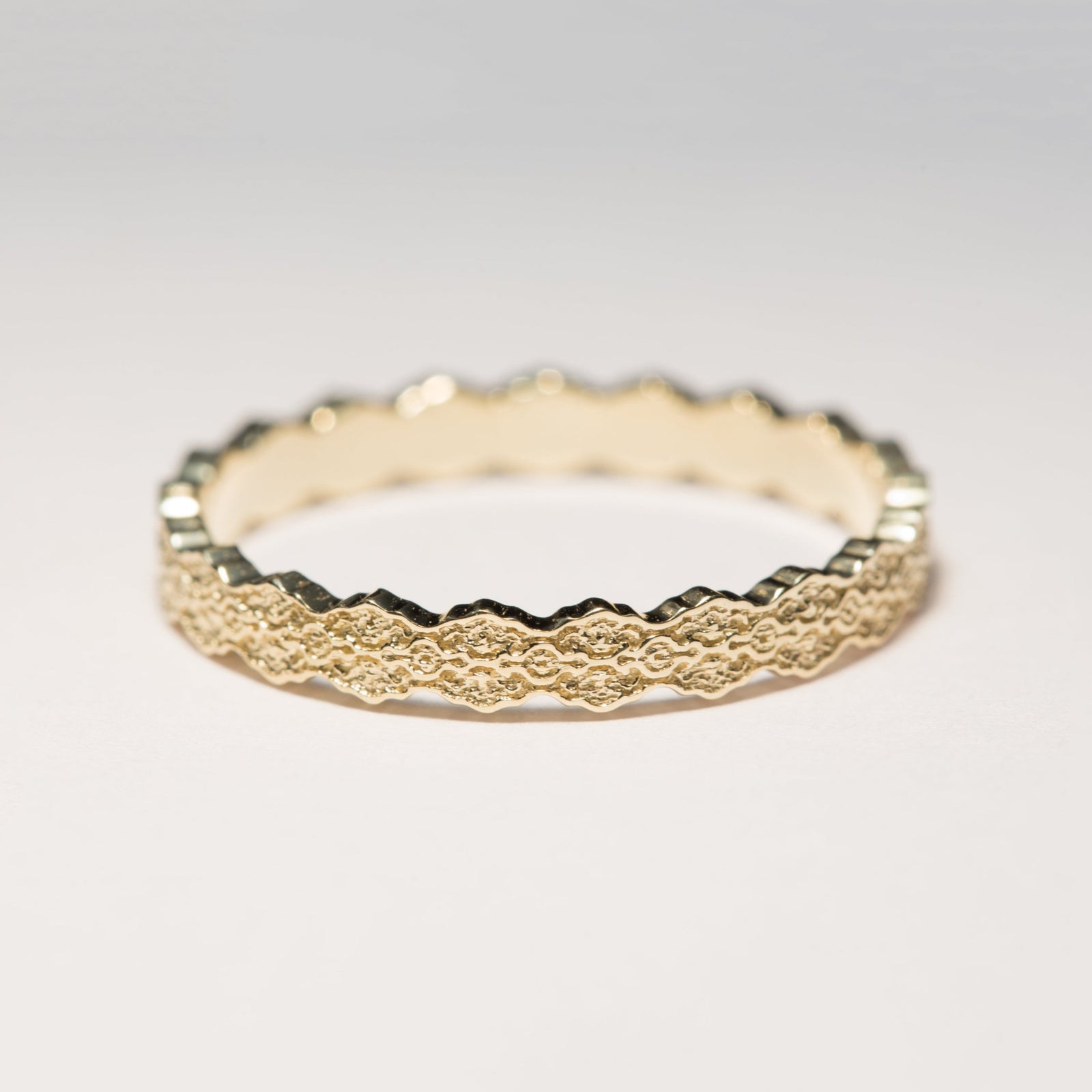 Isla Lace Wedding Ring in 14K Yellow Gold
