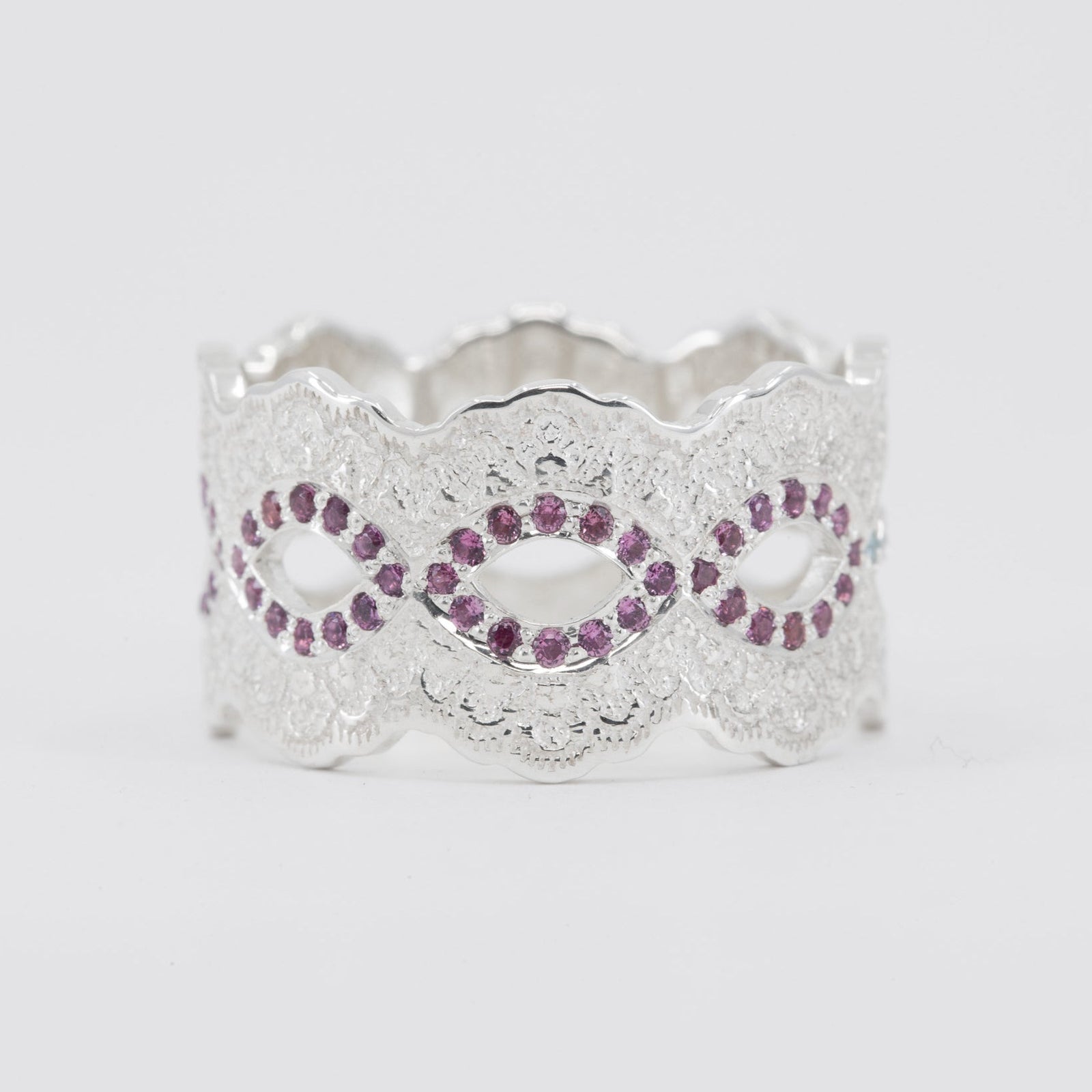 Mariselle Eternity Lace Wedding Ring in 14K Yellow Gold with diamond