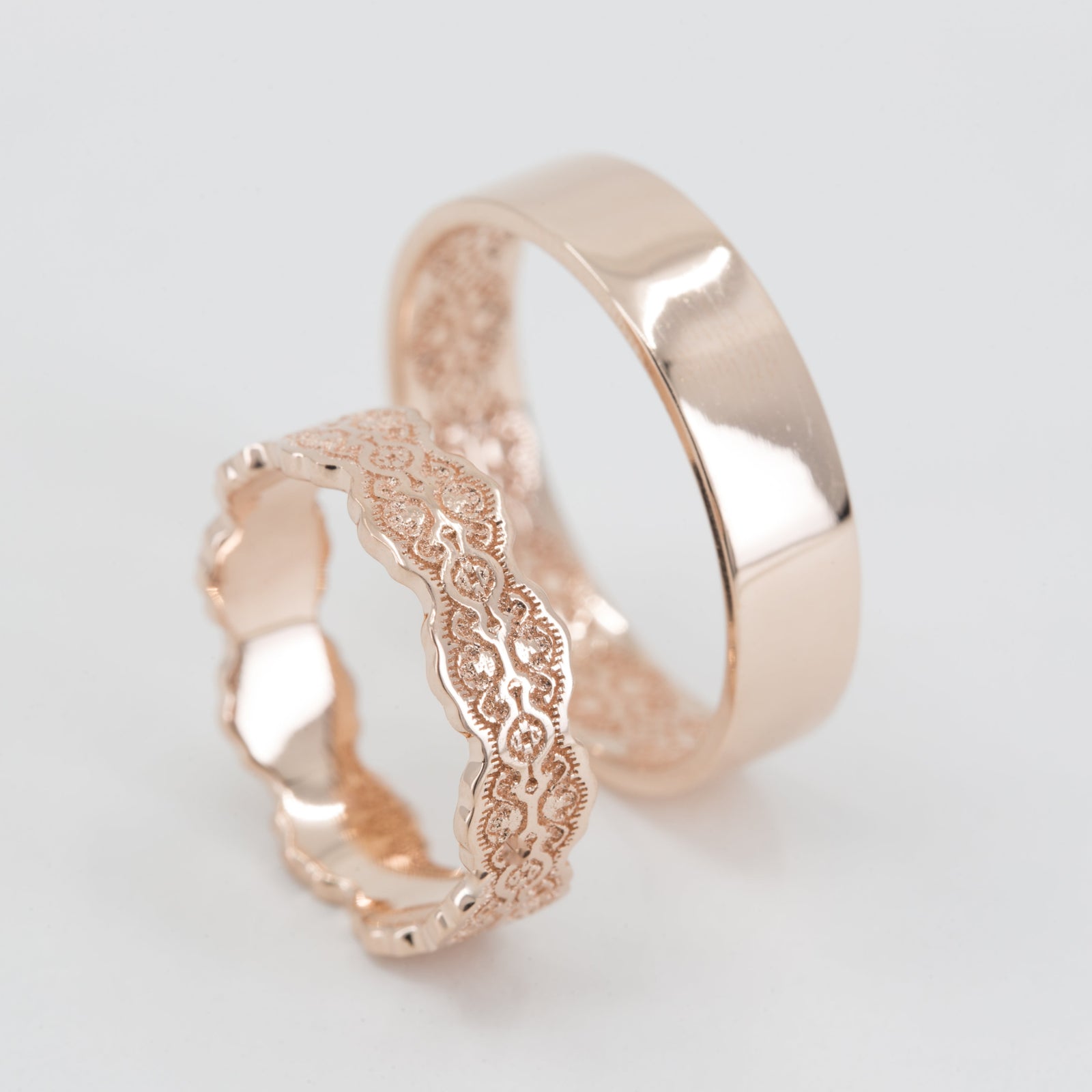 Couples Matching Aria Lace Wedding Ring Set in 14K Yellow Gold