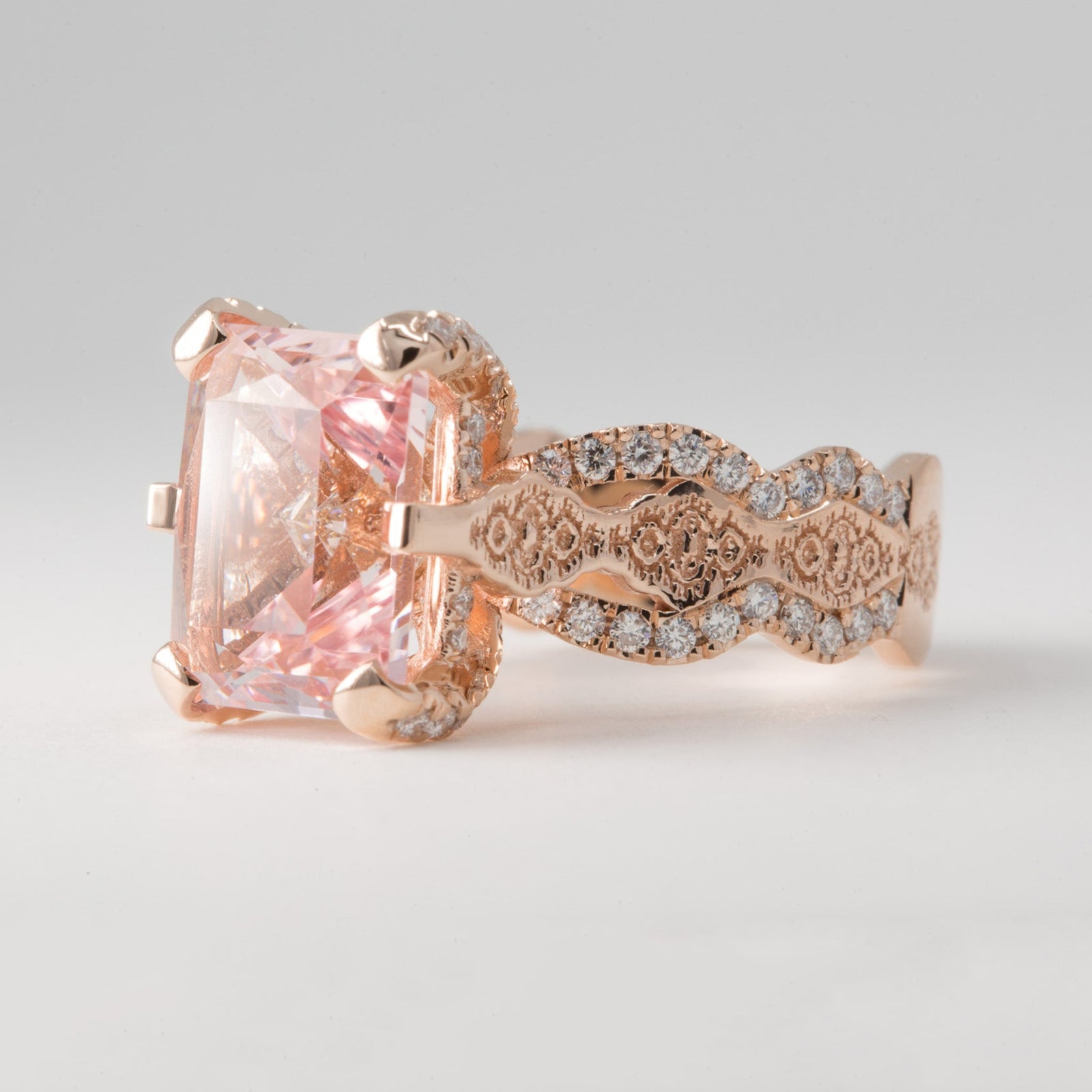 Lacellé Engagement Ring Setting in 14K Yellow Gold with diamond