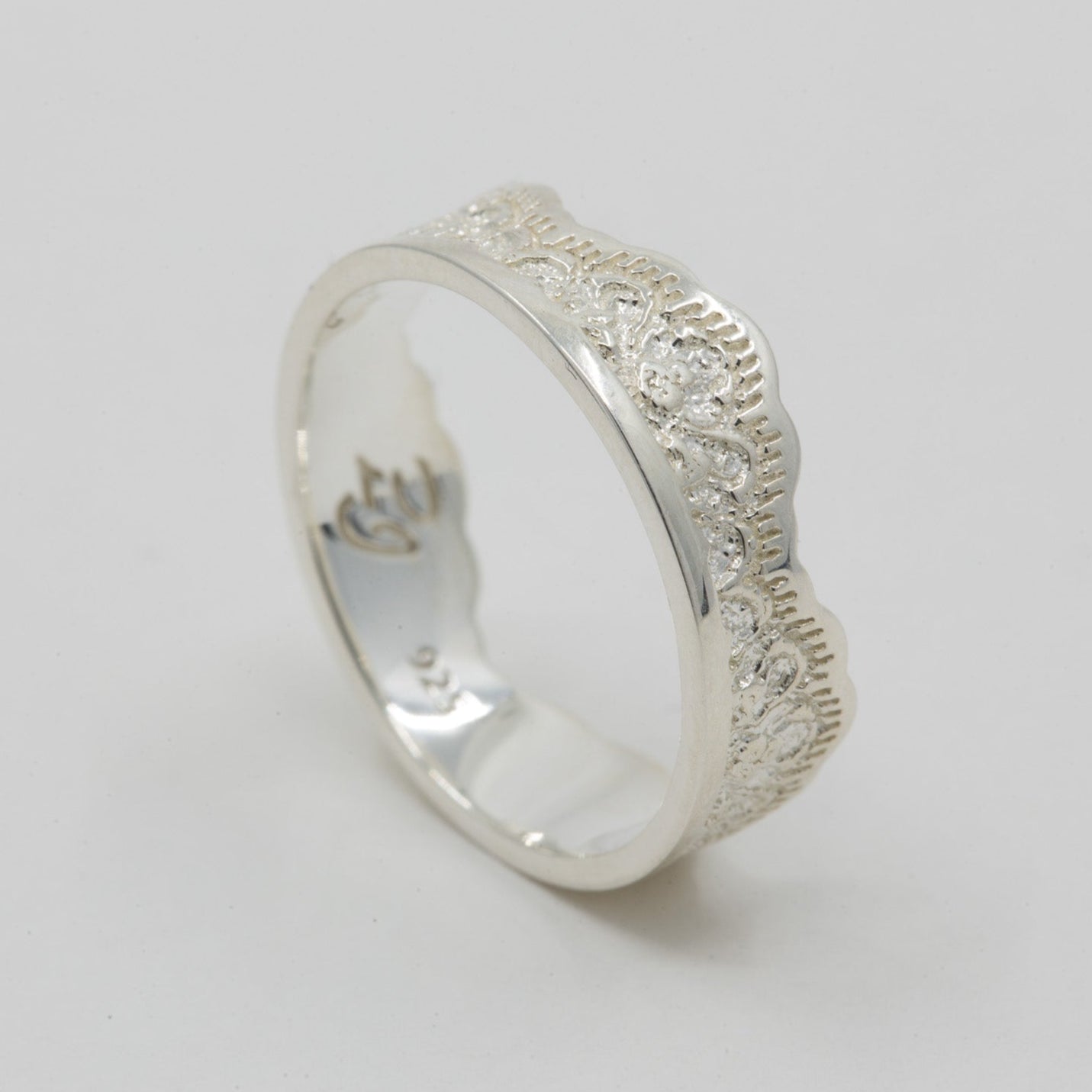 Aksana Lace Crown Wedding Ring in Silver – view 2