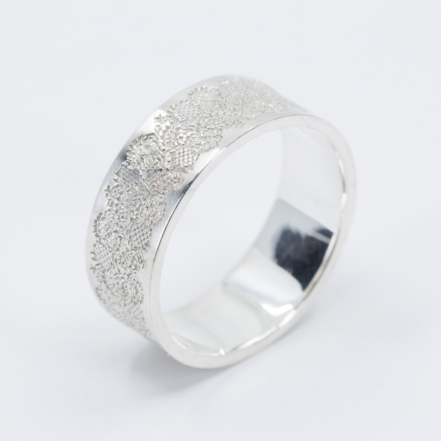 Mira Lace Classic Wedding Ring in 14K Yellow Gold – view 2