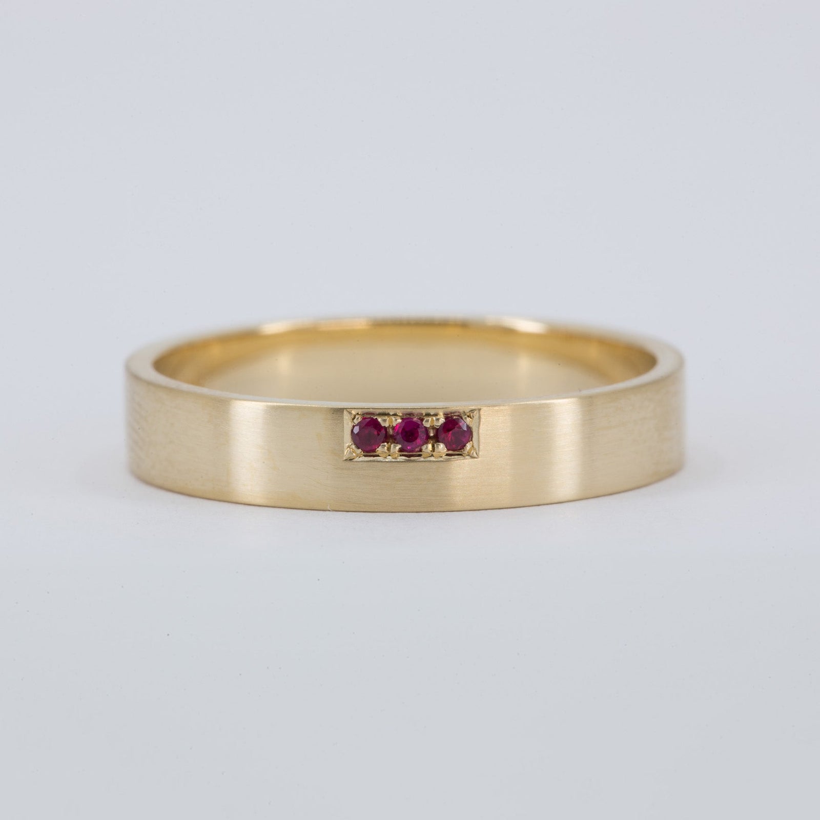 Aris Men's Wedding Band in 14K Yellow Gold