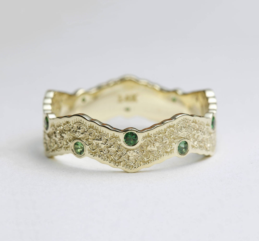 14K Yellow Gold Lace Wedding Band with Green Tourmaline - Size 7.5