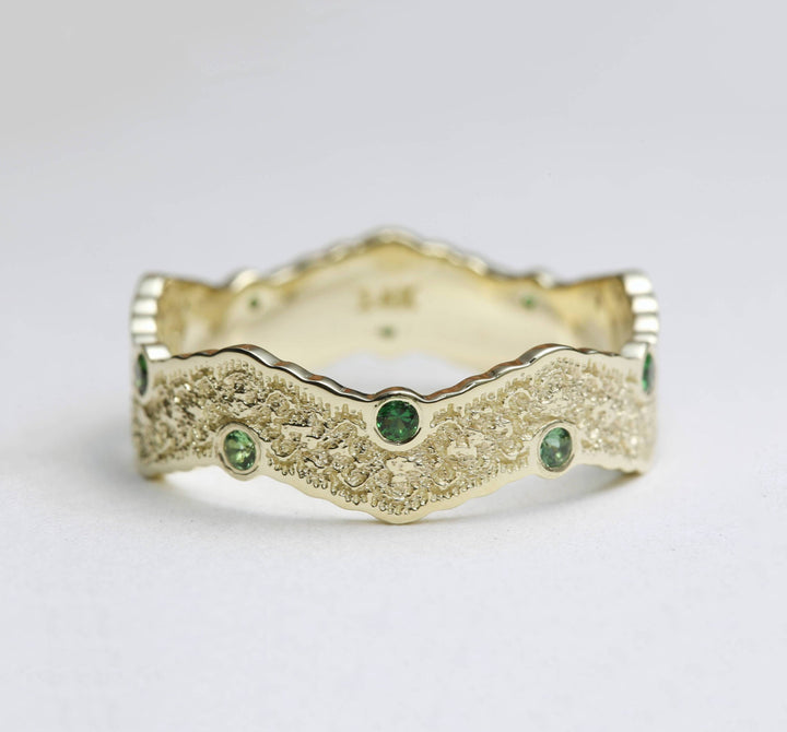 14K Yellow Gold Lace Wedding Band with Green Tourmaline - Size 7.5