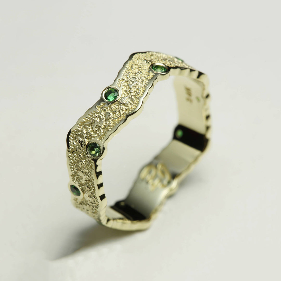 14K Yellow Gold Lace Wedding Band with Green Tourmaline - Size 7.5