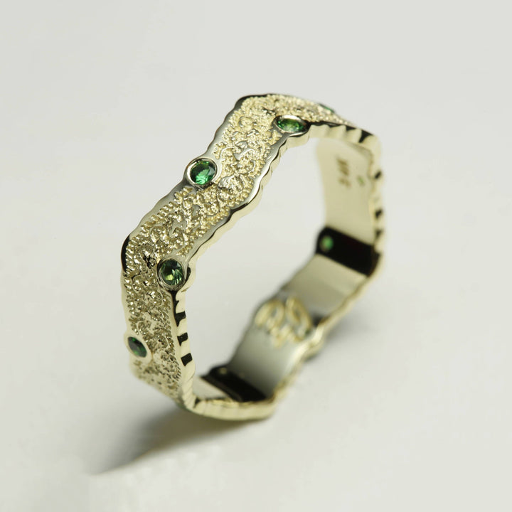 14K Yellow Gold Lace Wedding Band with Green Tourmaline - Size 7.5