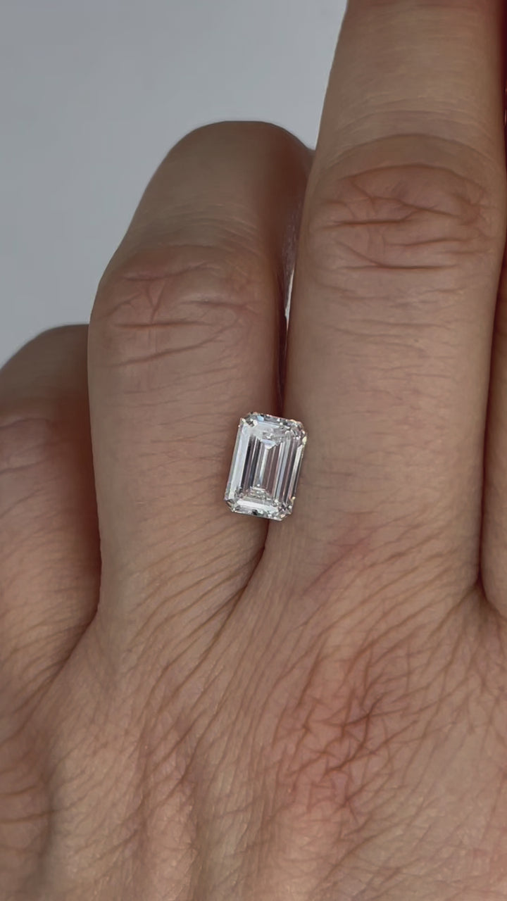 1.77ct Emerald Cut Lab Grown Diamond with IGI Certificate G VS1