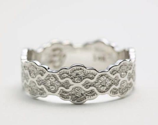 Raven Lace Wedding Ring