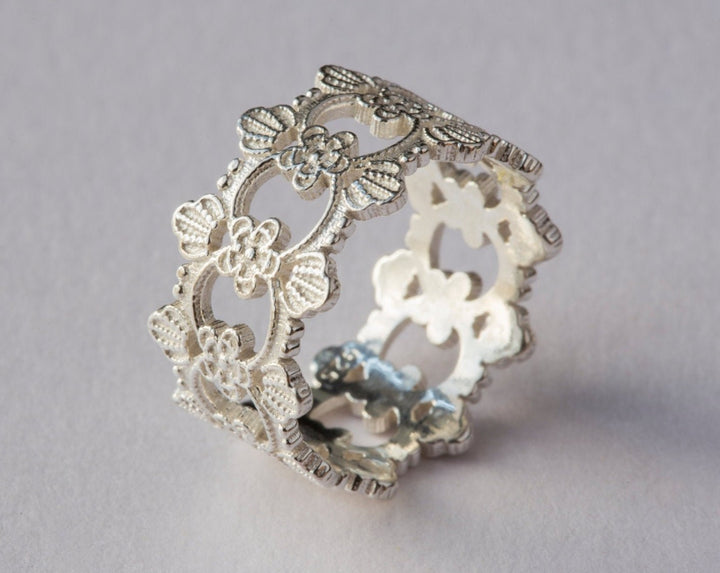 Aster Lace Flower Wedding Ring