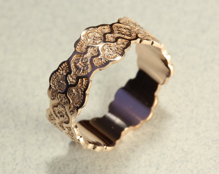 Raven Lace Wedding Ring