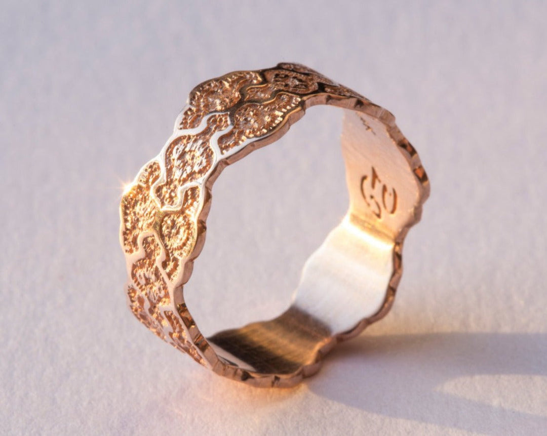 Raven Lace Wedding Ring
